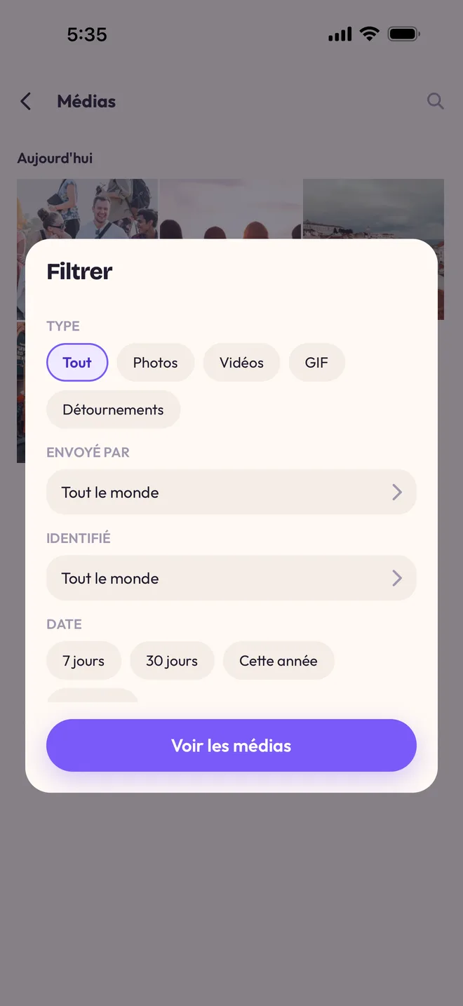 Les filtres de la galerie : type (Tout, Photos, Vidéos, GIF, Détournements), envoyé par, identifié, et date sur 7 jours, 30 jours ou cette année.